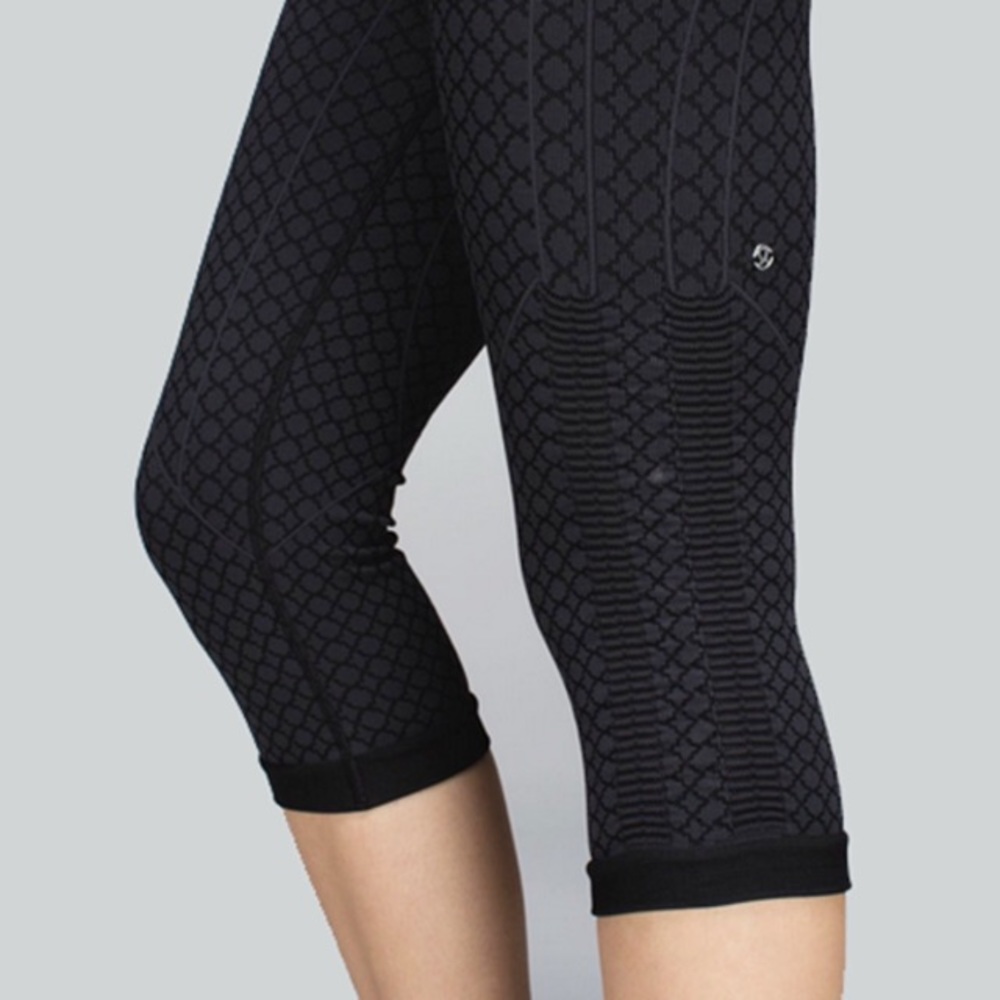 Lululemon In The Flow Crop /‎ Soul Geo Print / SZ 4